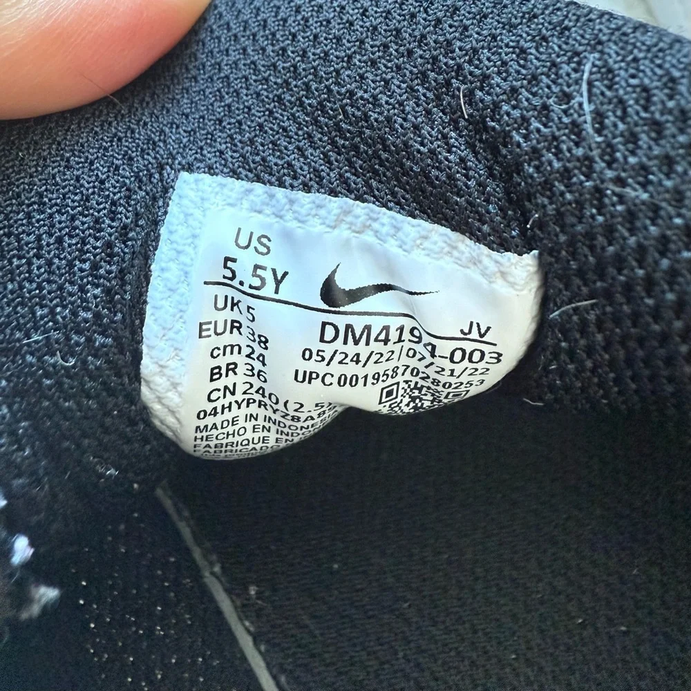 Nike girls shoes size 5.5 Y
